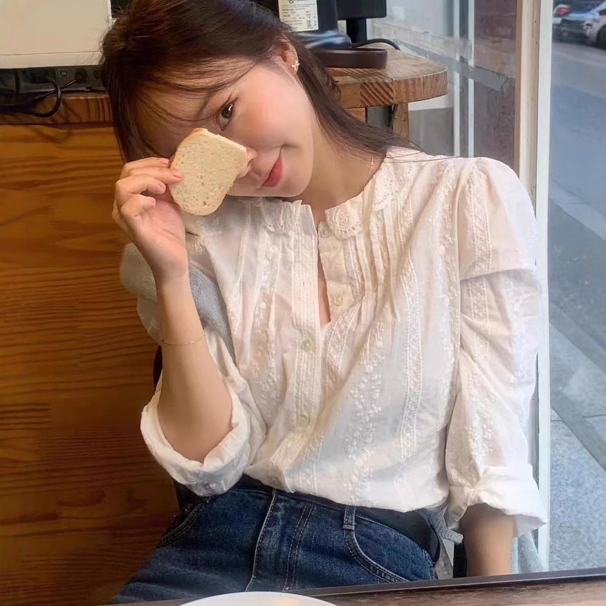 Blouses - レディース ホワイト アイレット刺繍ブラウス レースフリル襟付き、ヴィンテージ風長袖ボタンダウンシャツ ﻿