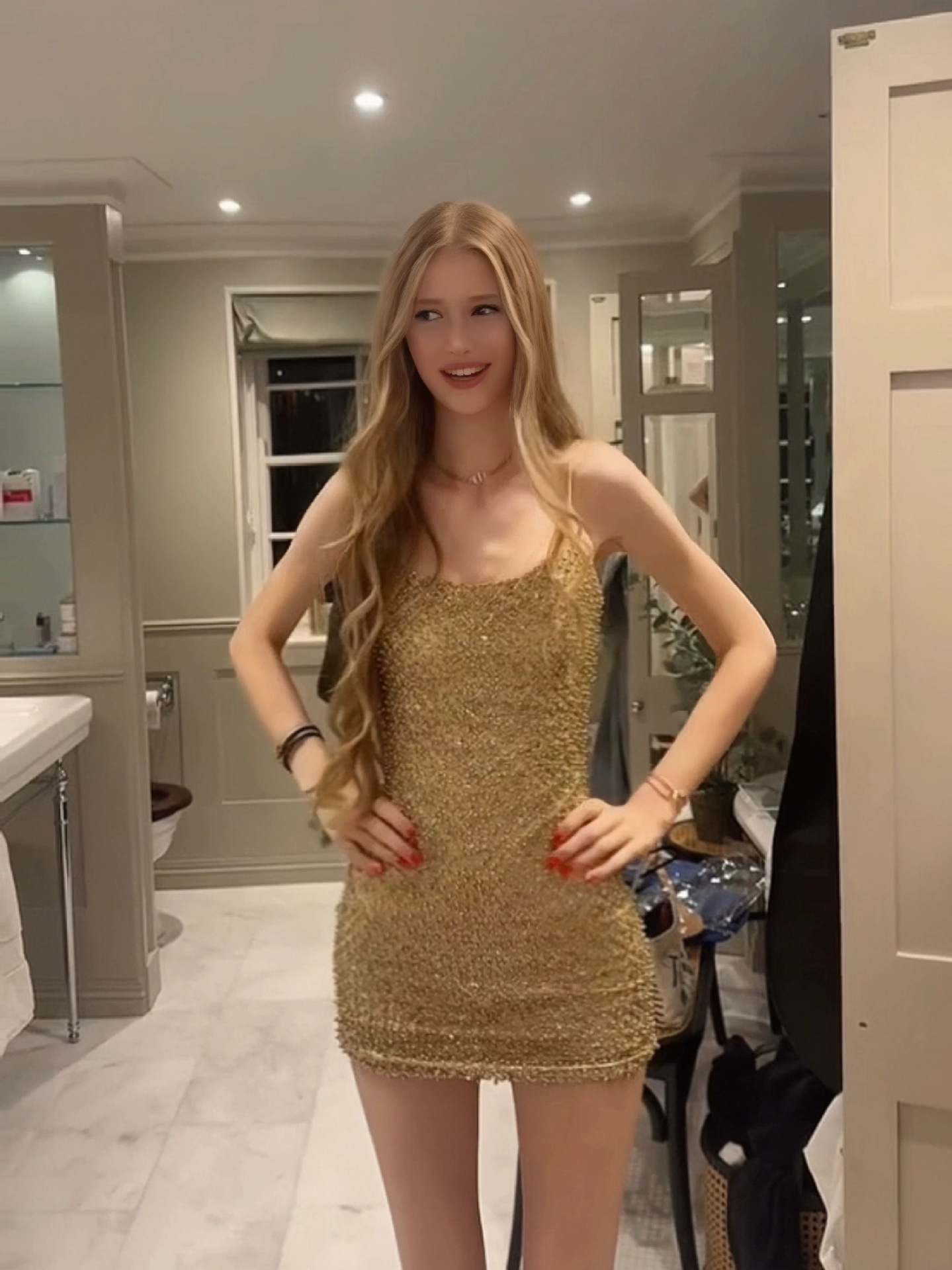 Sparkly Rhinestone Club Party Dress - 女性用キラキラ光るラインストーン装飾ボディコンミニドレス、スパゲッティストラップ、ノースリーブ、フィット感のあるパーティクラブナイトアウトドレス